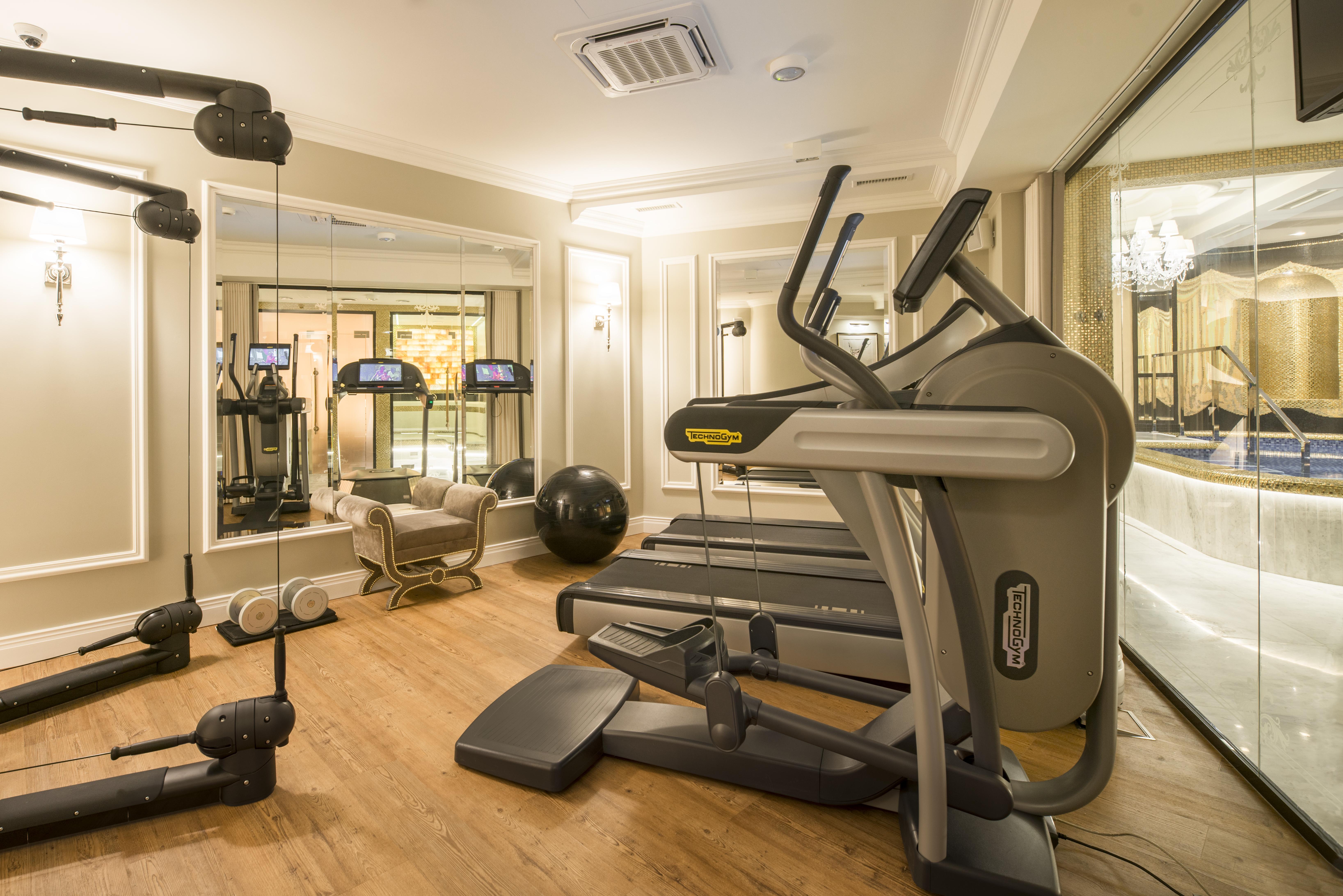 Bachleda Luxury Hotel Krakow Mgallery Hotel Collection Cracóvia Exterior foto A gym at the Mandarin Oriental, Munich
