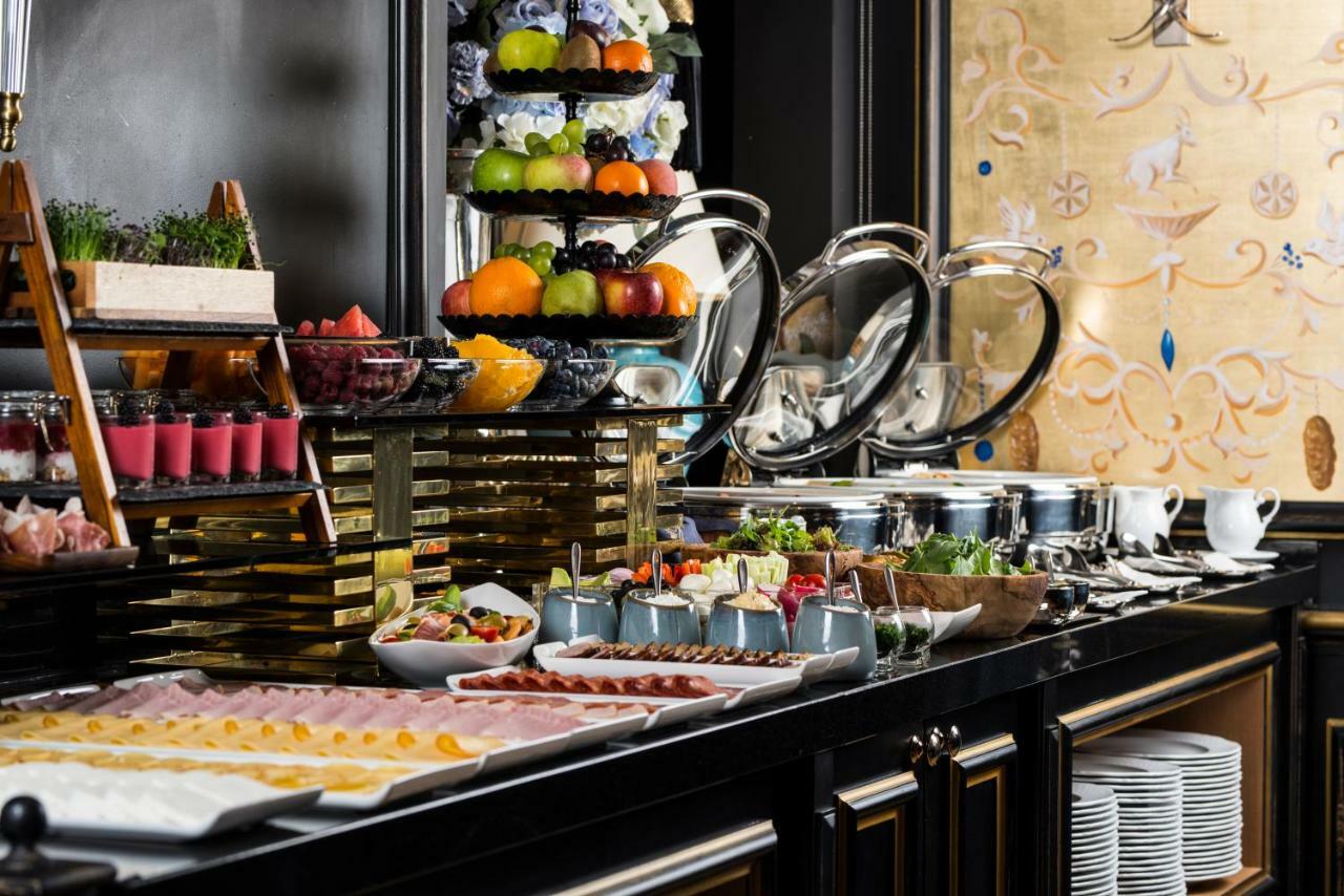 Bachleda Luxury Hotel Krakow Mgallery Hotel Collection Cracóvia Exterior foto A buffet at a hotel